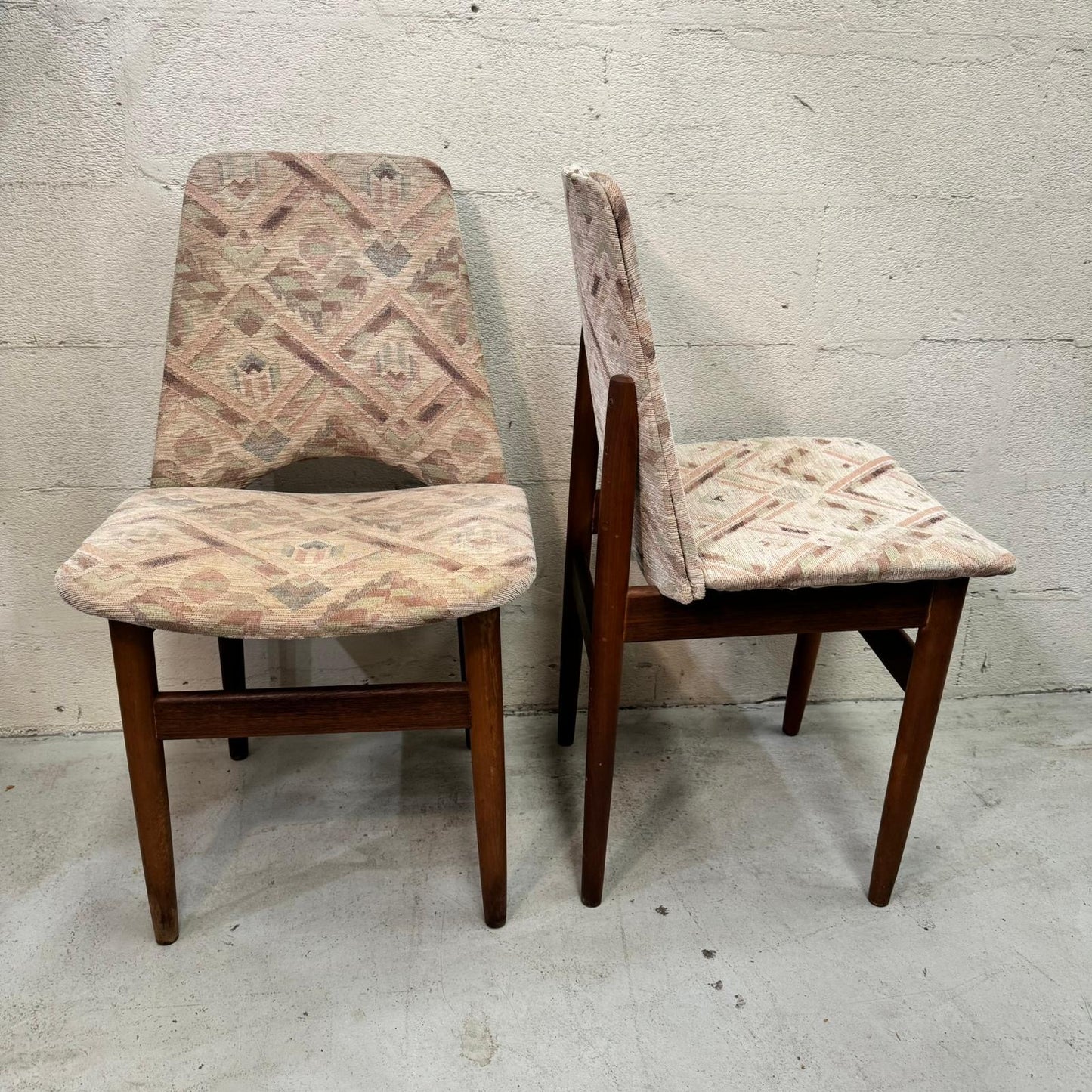 Elite Mid Century dining chairs (6)