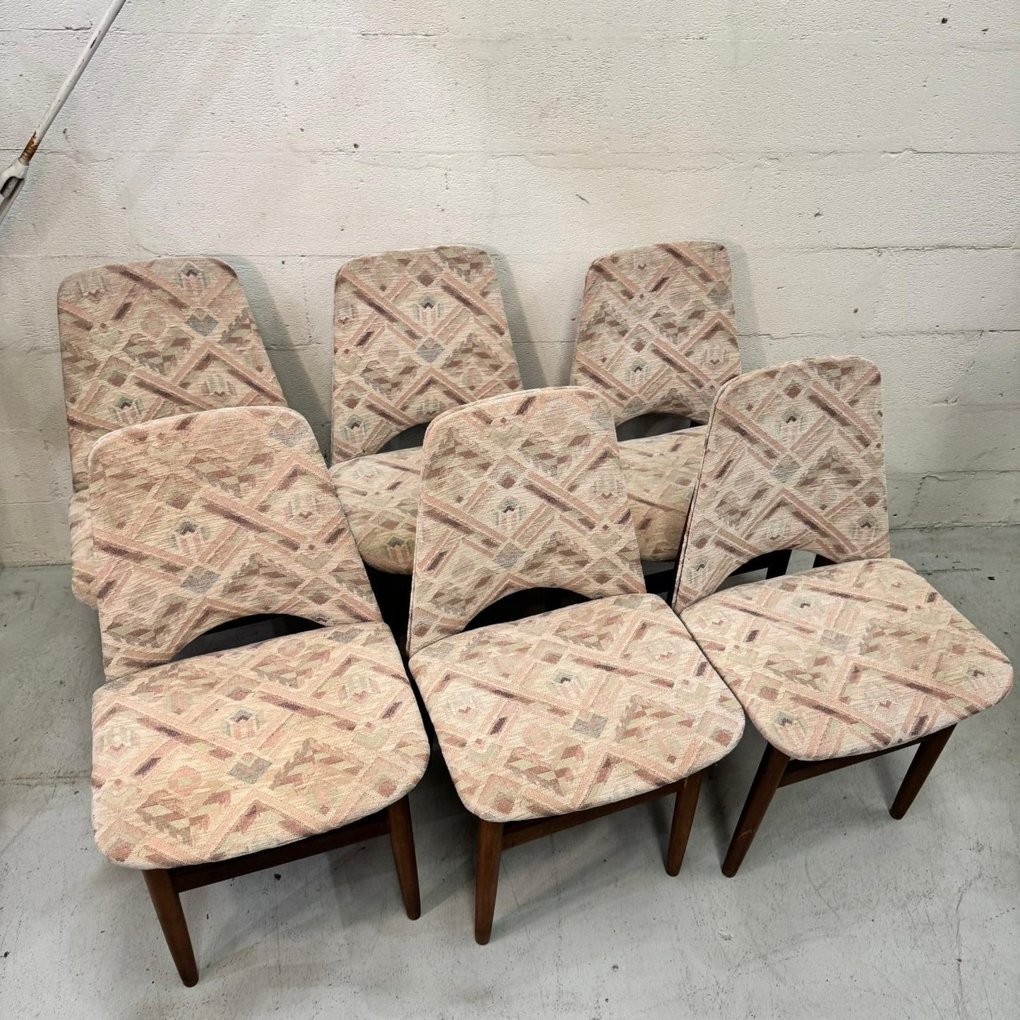 Elite Mid Century dining chairs (6)