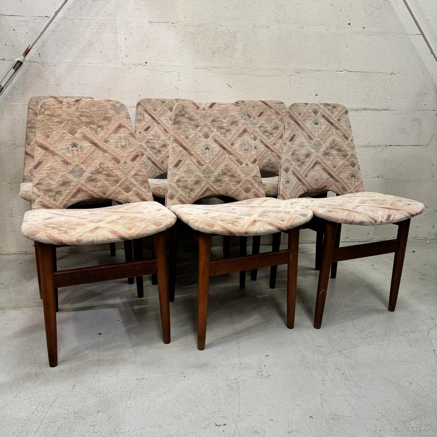 Elite Mid Century dining chairs (6)