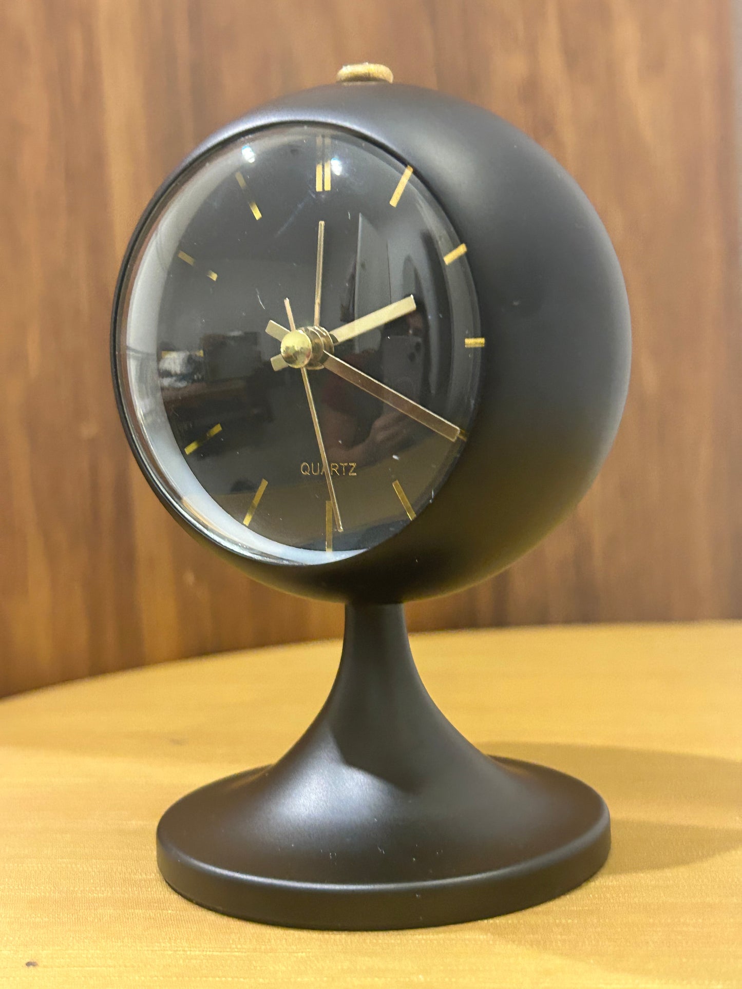 Mid Century replica table clock atomic style light black gold dial