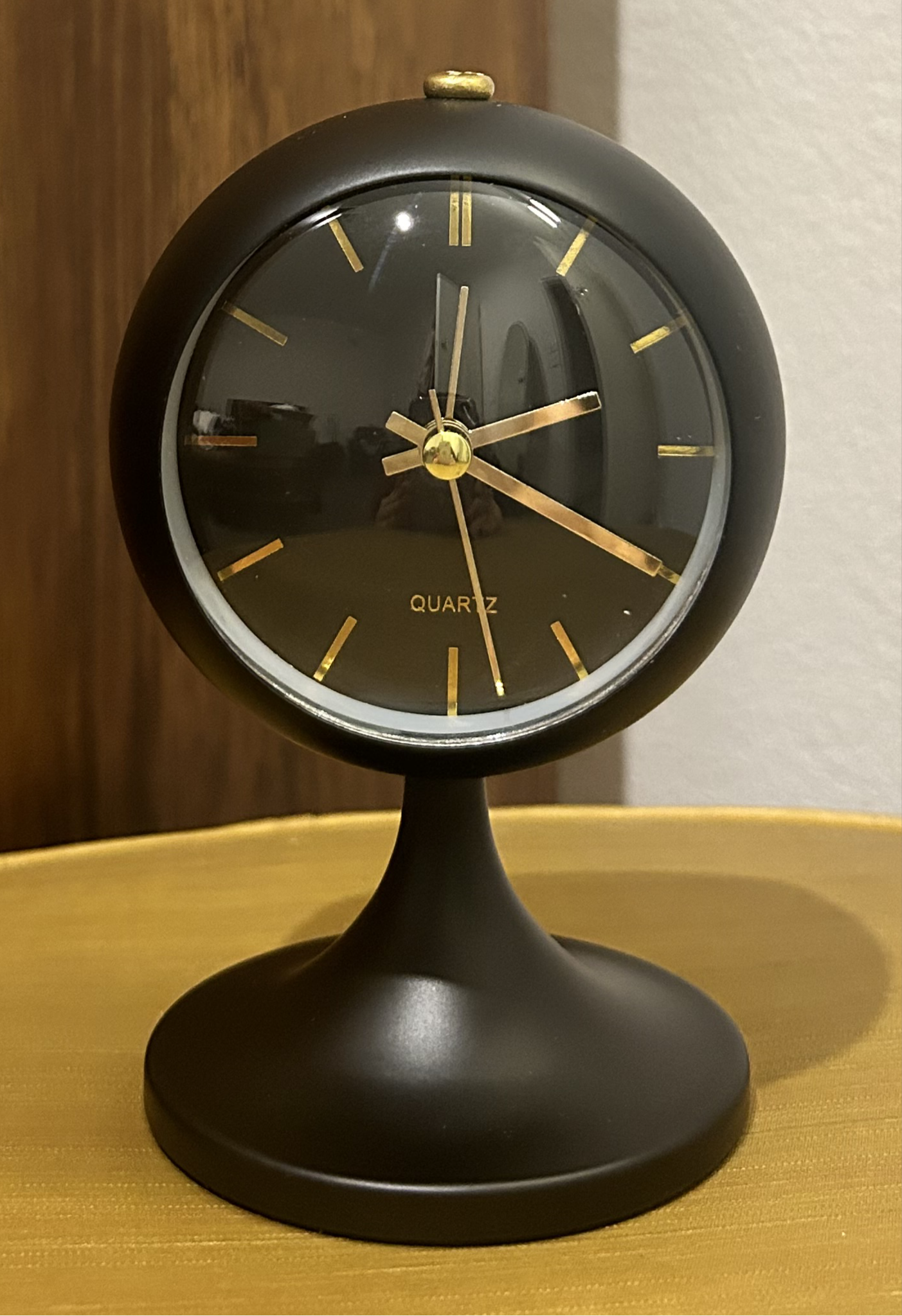 Mid Century replica table clock atomic style light black gold dial