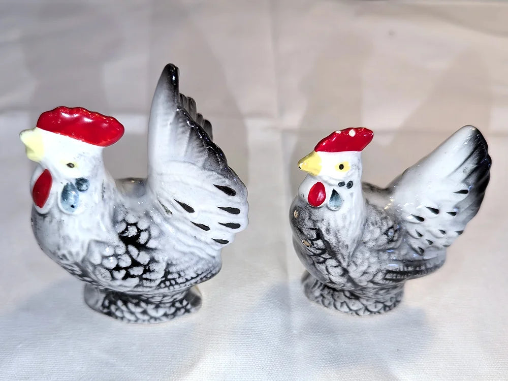 Adorable Vintage Rooster Salt and Pepper Shakers