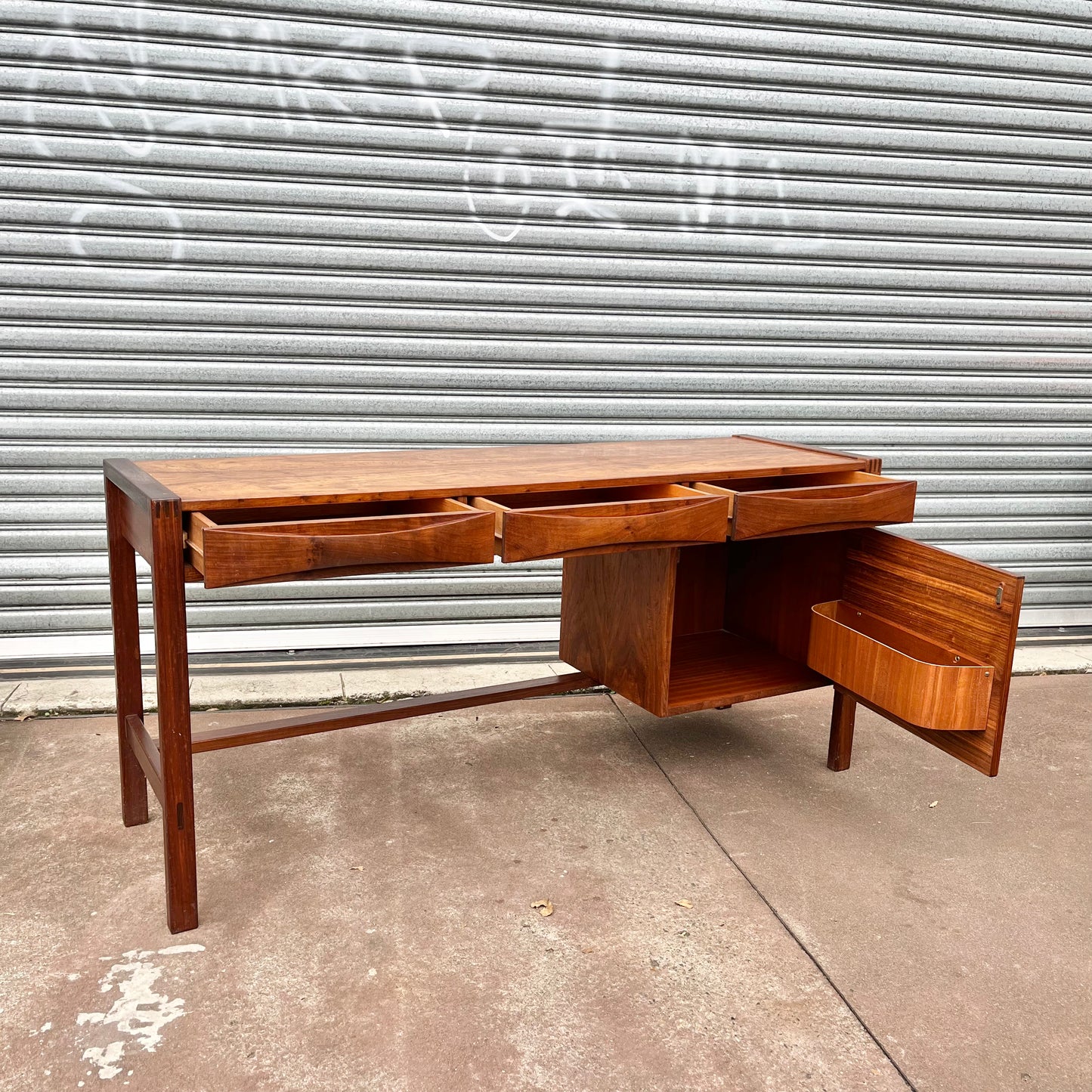 Mid Century Desk Dresser Make Up Table
