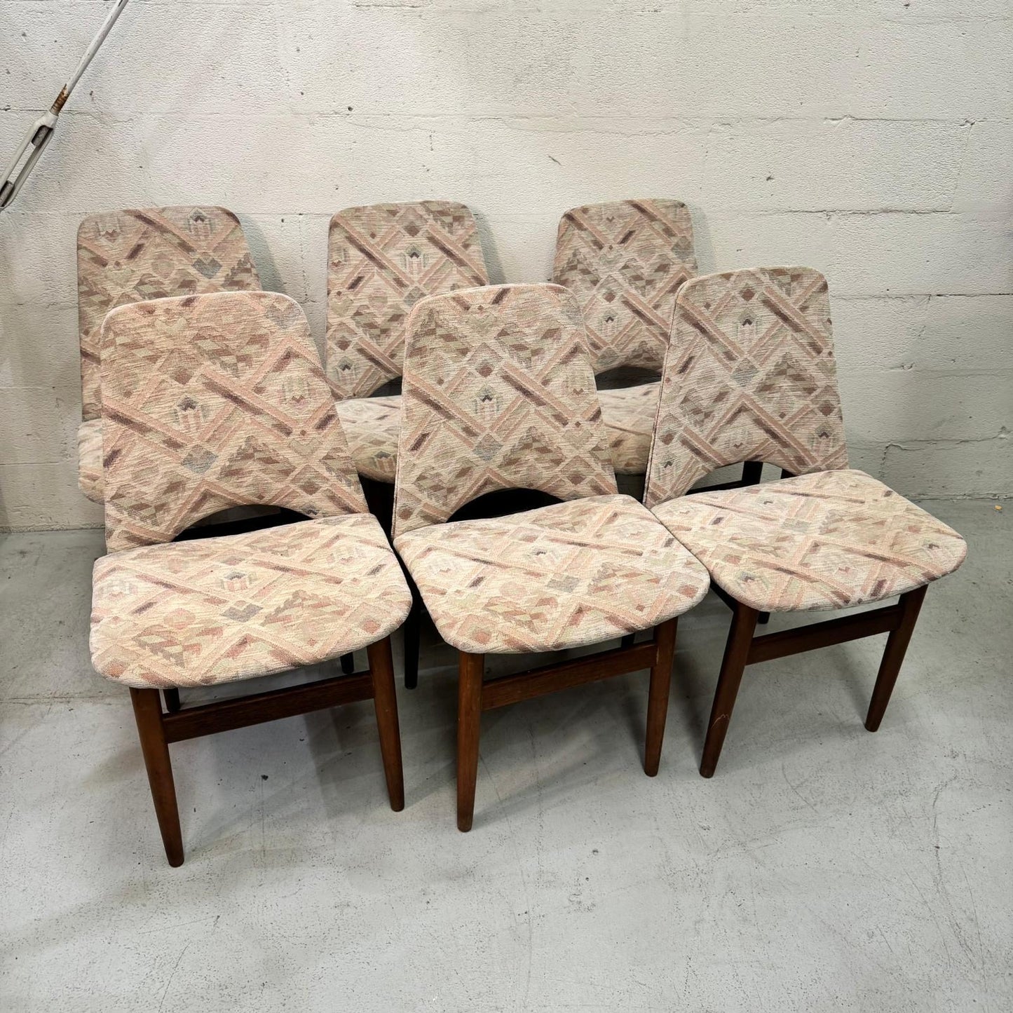 Elite Mid Century dining chairs (6)