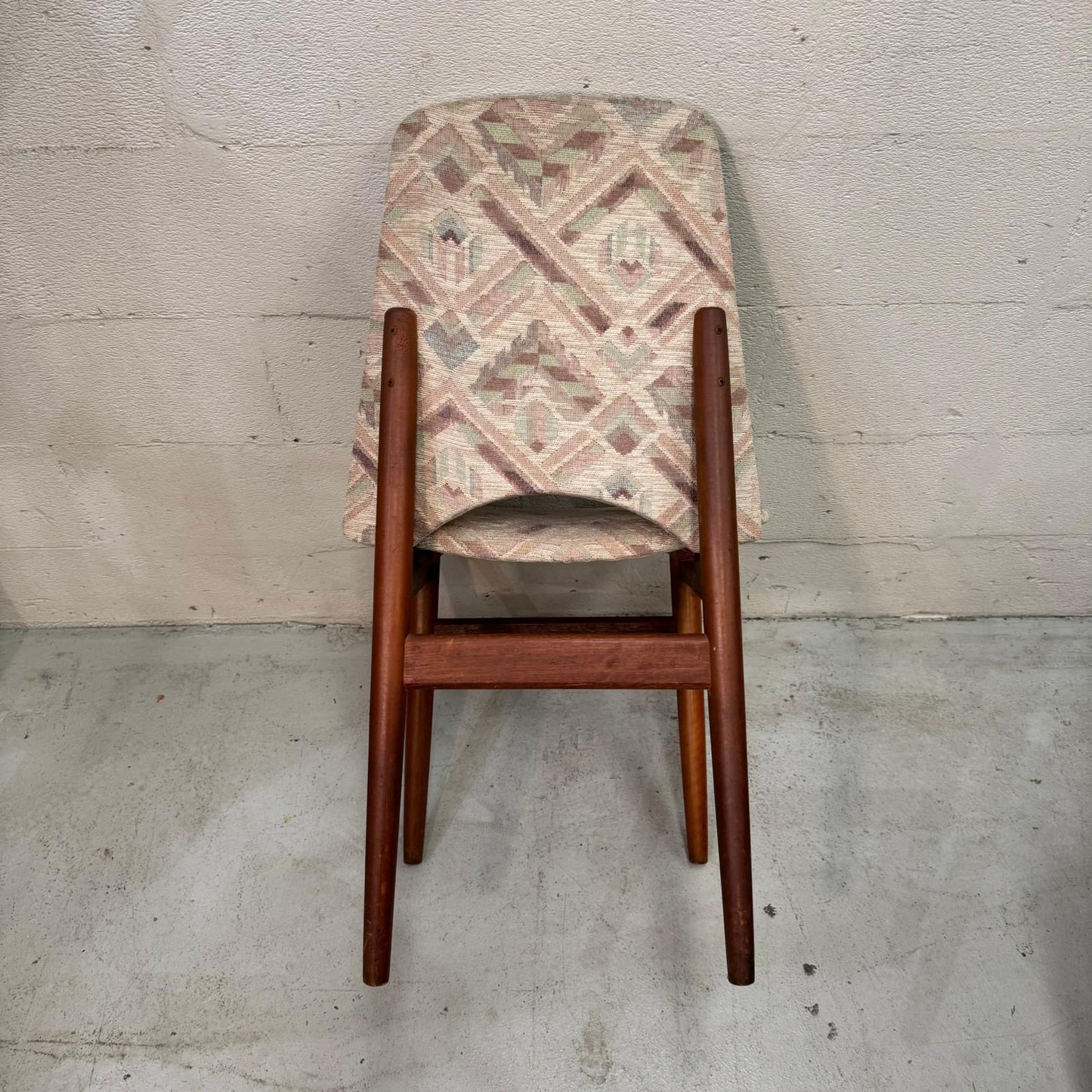 Elite Mid Century dining chairs (6)