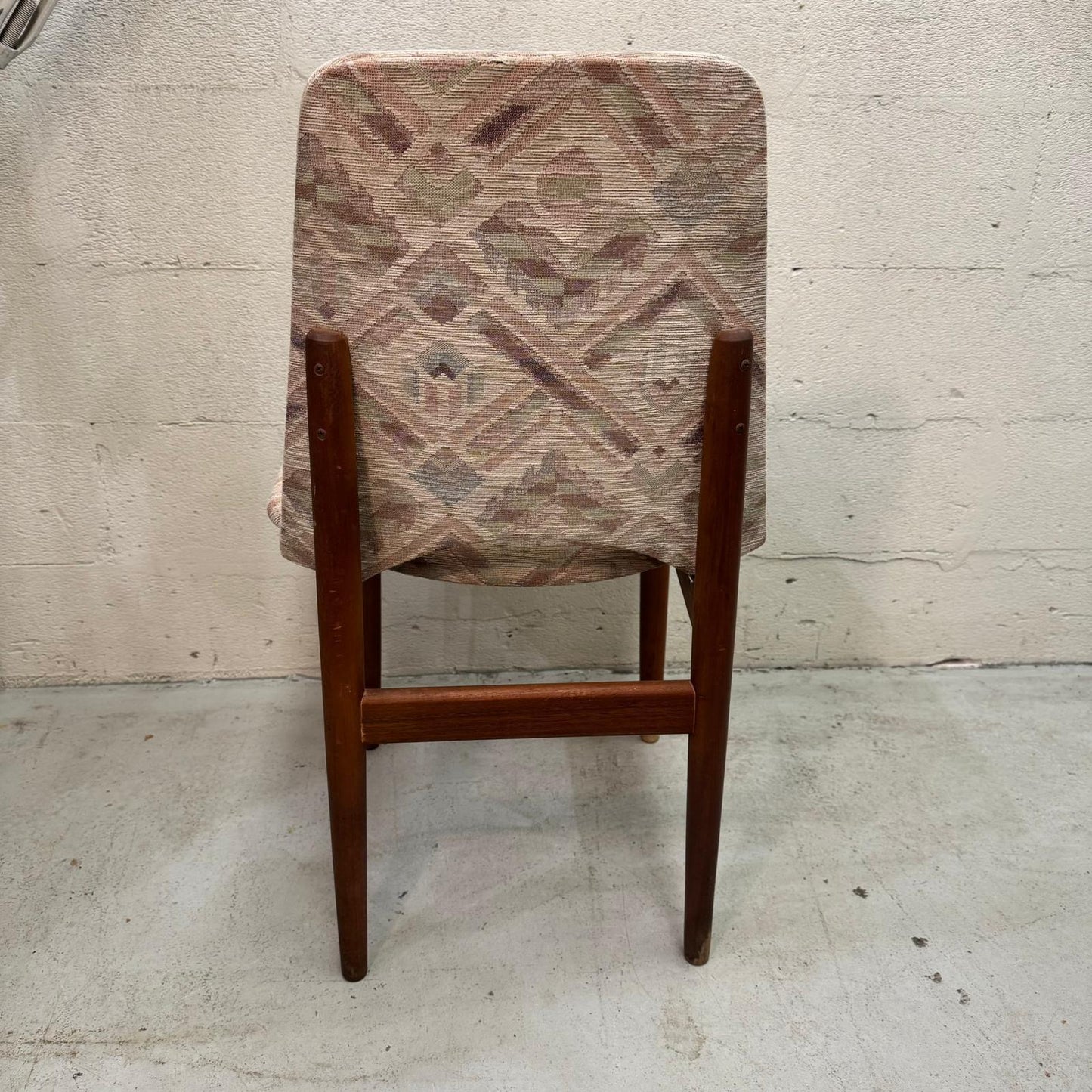 Elite Mid Century dining chairs (6)