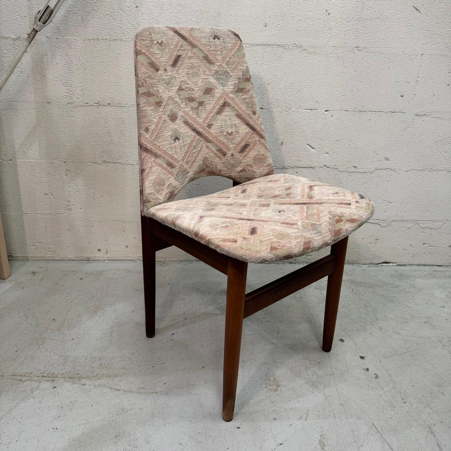 Elite Mid Century dining chairs (6)