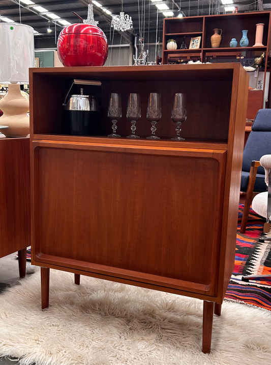 Mid Century Chiswell liquor cabinet mcm sideboard bar