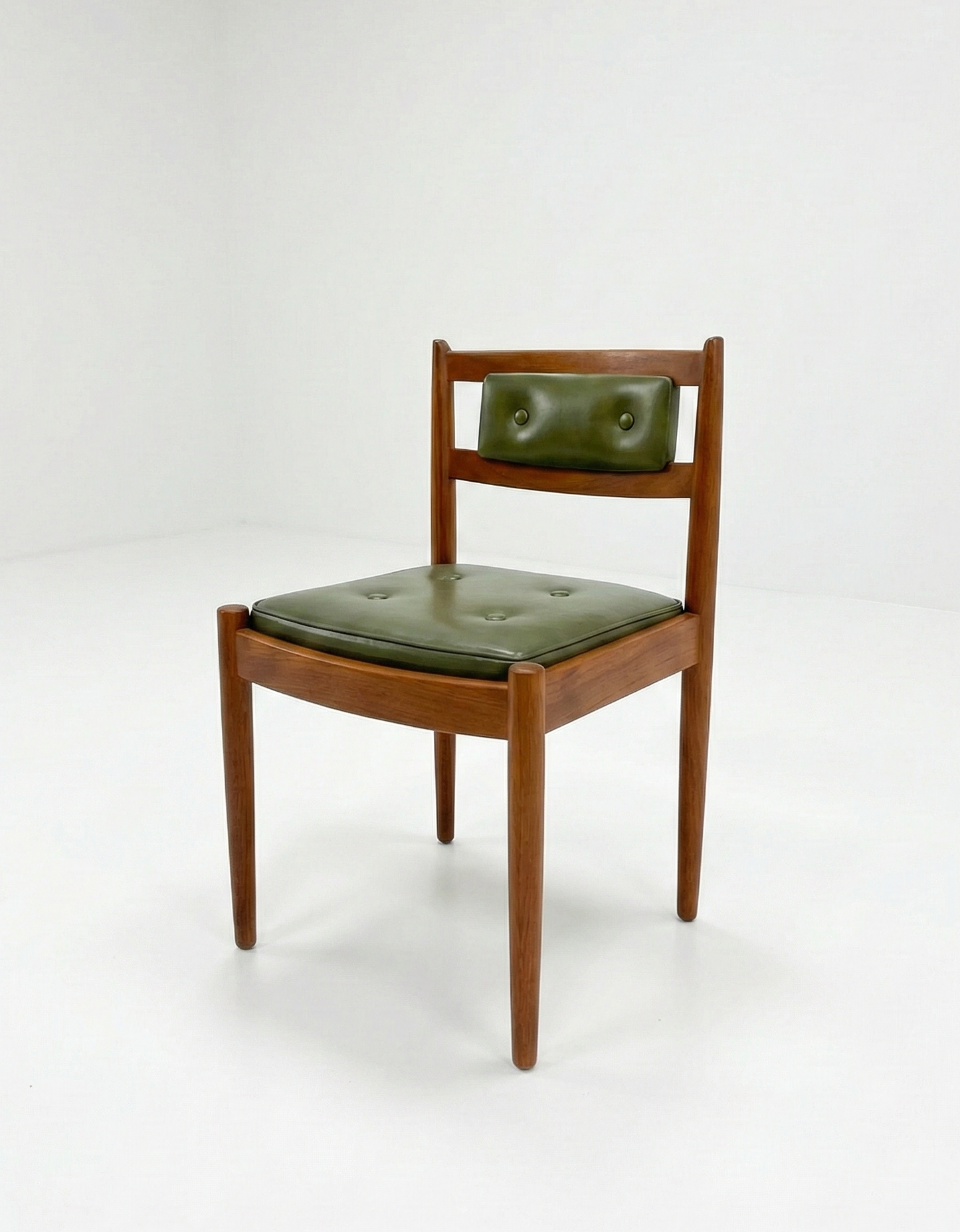 Mid Century Chiswell teak green vinyl button back short chair set of six seats retro vintage mcm