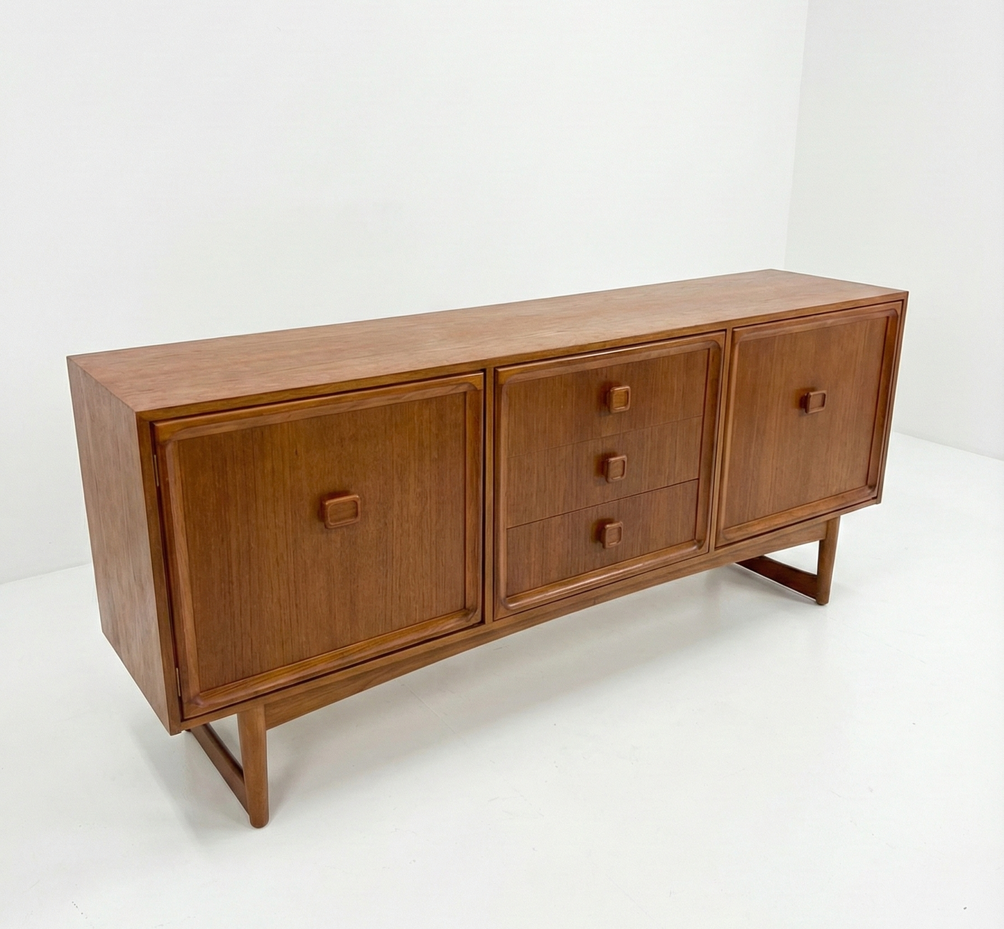 Mid Century Parker Sleigh Sideboard LP cabinet Golden Teak retro storage unit