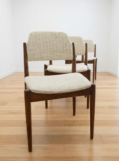 Mid Century Model 62 Dining Chairs designed by Arne Vodder Denmark