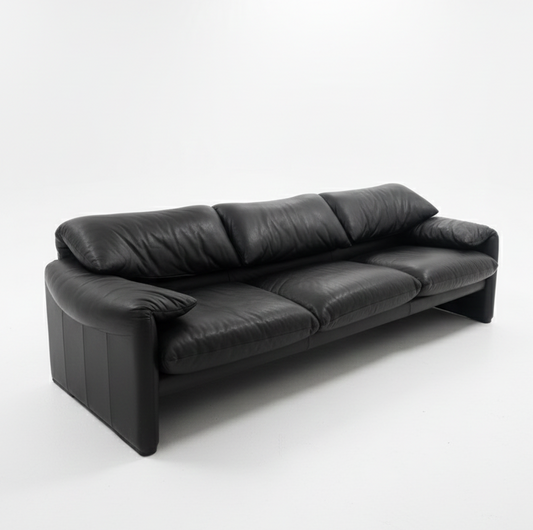 Mid Century design by Vico Magistretti 'Maralunga' 1972 by Cassina