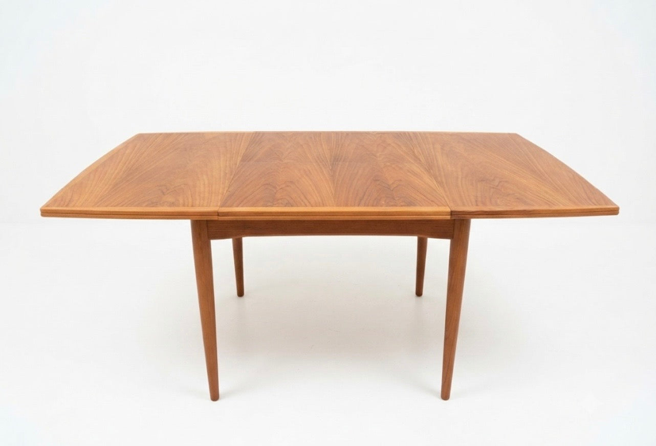 Parker Nordic Butterfly Extension table teak