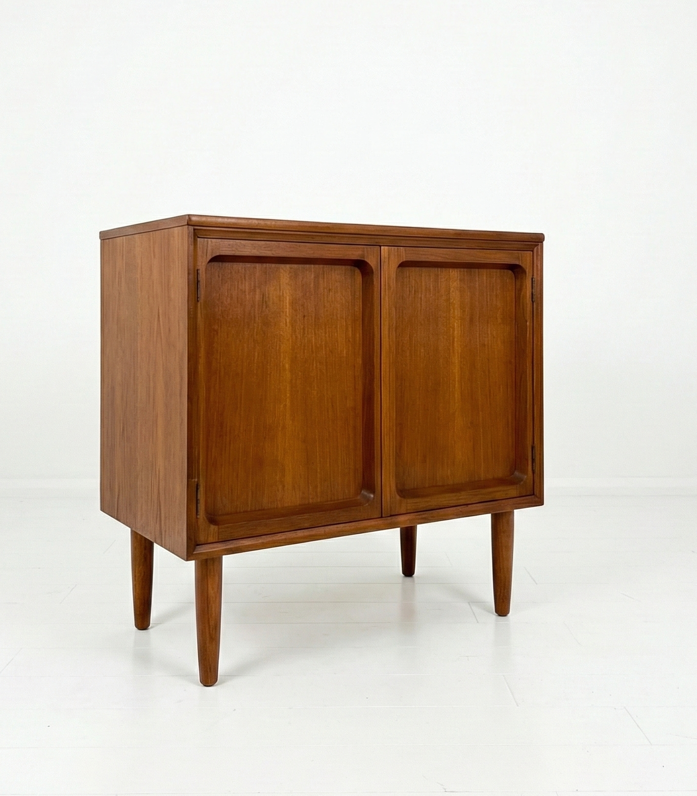 Mid Century Chiswell compact L P cabinet teak retro storage sideboard