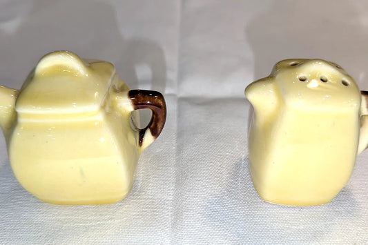Vintage Teapot / Coffee Pot Salt and Pepper Shakers Set